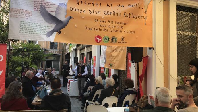 Dünya Şiir Günü’nde şairler Türkçe Kürtçe ve Arapça şiirler okudu
